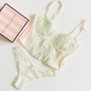 38D MEDIUM Victoria’s Secret white daisy bra set